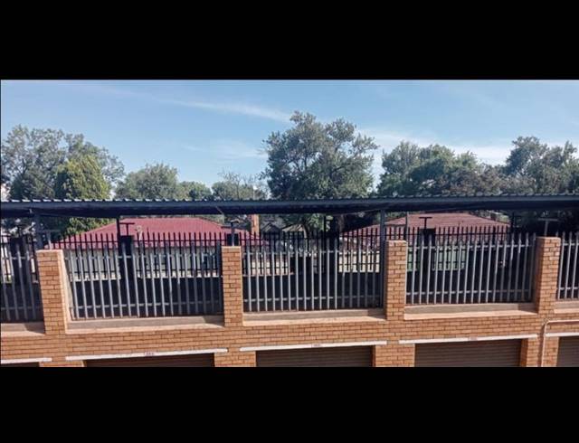 2 BEDROOM APARTMENT FOR SALE IN VANDERBIJLPARK CW 1